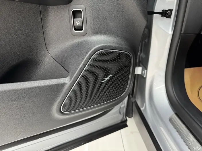 Mercedes-Benz GLB 2024 Model GLB 220 4MATIC – фото 9