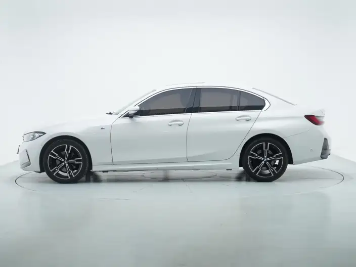 BMW 3 Series 2023 Model 325i M Sports Set – фото 4
