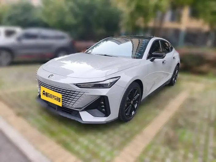Changan UNI-V 2023 Model 1.5T Noble Model – фото 1