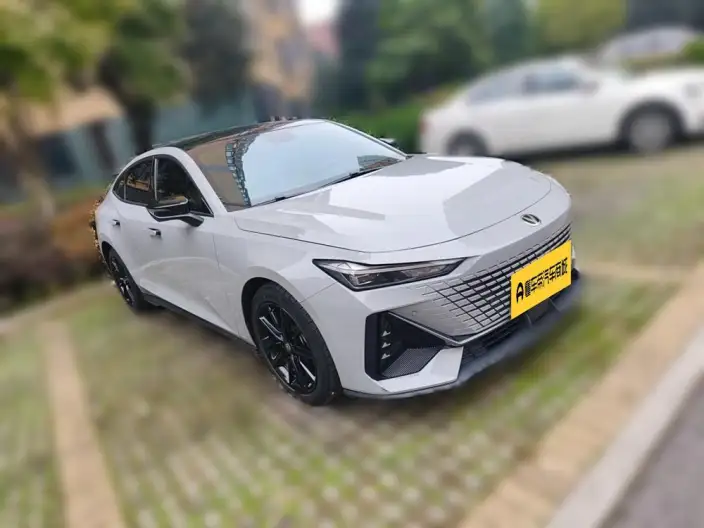 Changan UNI-V 2023 Model 1.5T Noble Model – фото 3