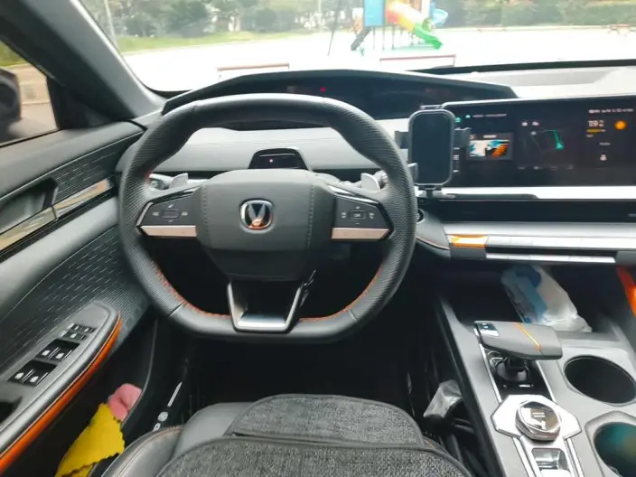 Changan UNI-V 2023 Model 1.5T Noble Model – фото 7