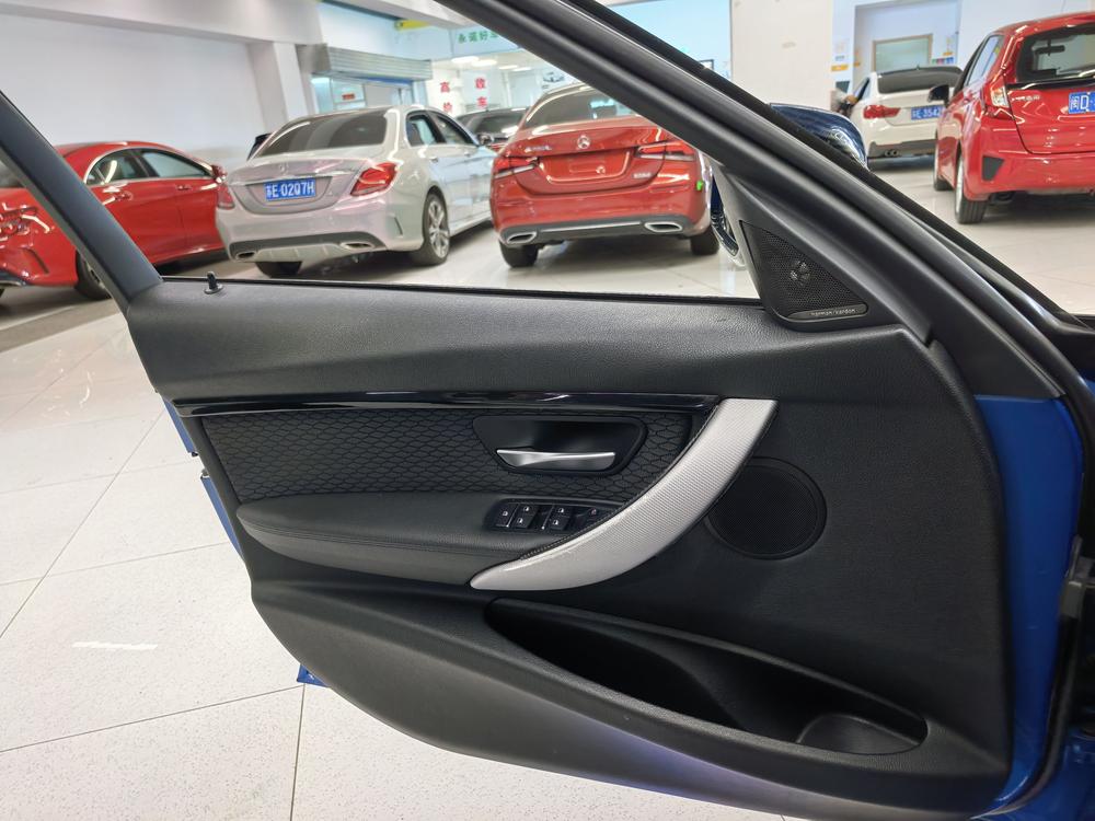 BMW 3 Series 2017 модификация 320i M Спорт тип – фото 18