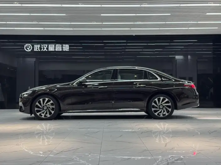 Mercedes-Benz E-Class 2024 Model E 300 L Luxury Model sedan – фото 3