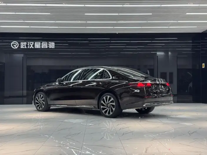 Mercedes-Benz E-Class 2024 Model E 300 L Luxury Model sedan – фото 4