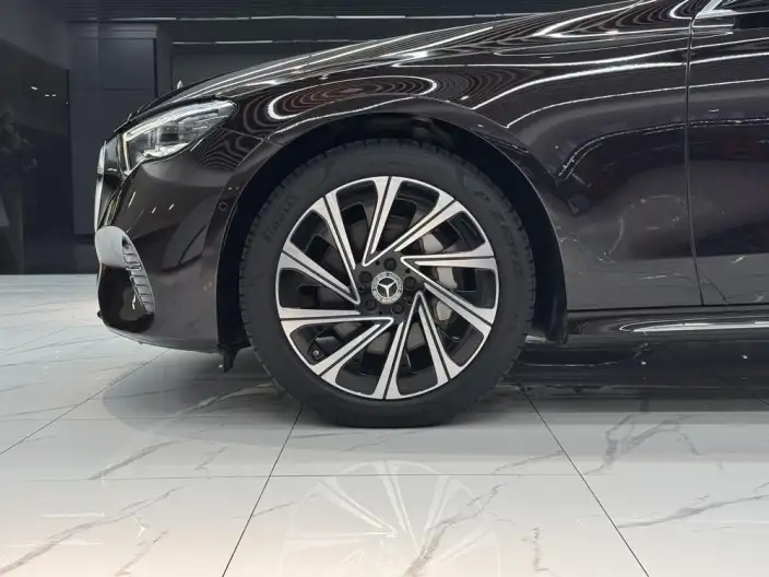 Mercedes-Benz E-Class 2024 Model E 300 L Luxury Model sedan – фото 7