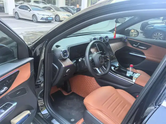 Mercedes-Benz GLC 2025 Model Facelift GLC 300 L 4MATIC Dynamic Model 5 seat – фото 9
