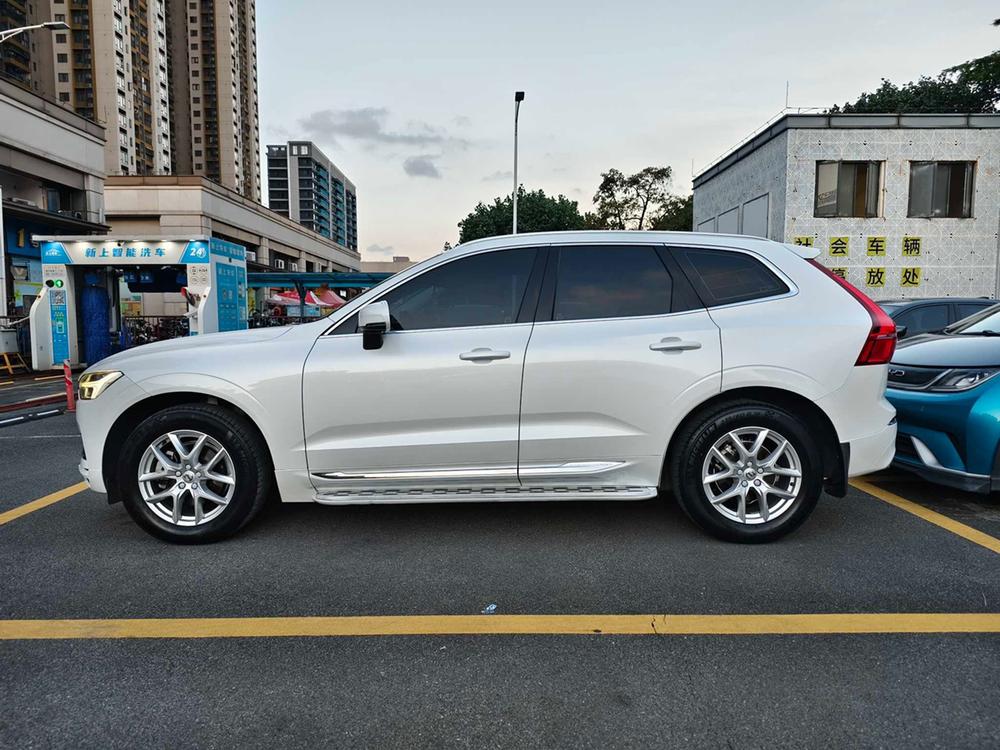 Volvo XC60 2020 T5 AWD Smart Luxury – фото 4