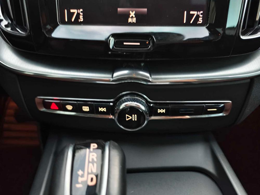 Volvo XC60 2020 T5 AWD Smart Luxury – фото 16