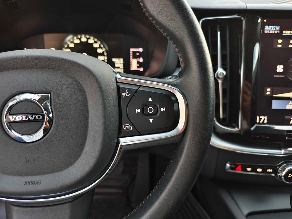 Volvo XC60 2020 T5 AWD Smart Luxury – фото 17