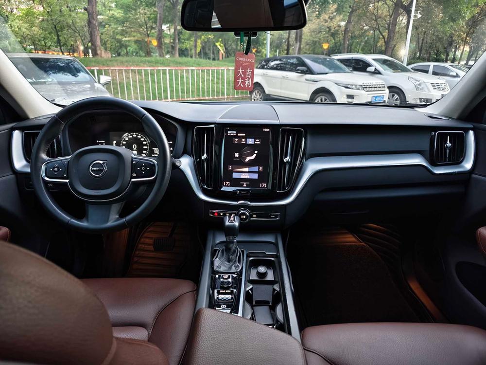 Volvo XC60 2020 T5 AWD Smart Luxury – фото 23