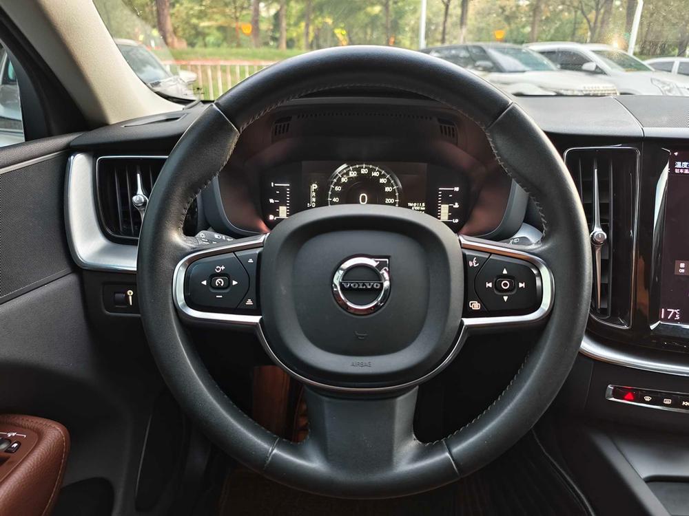 Volvo XC60 2020 T5 AWD Smart Luxury – фото 25
