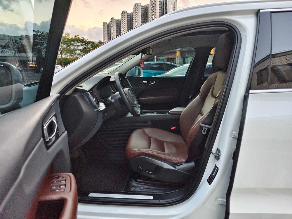 Volvo XC60 2020 T5 AWD Smart Luxury – фото 29