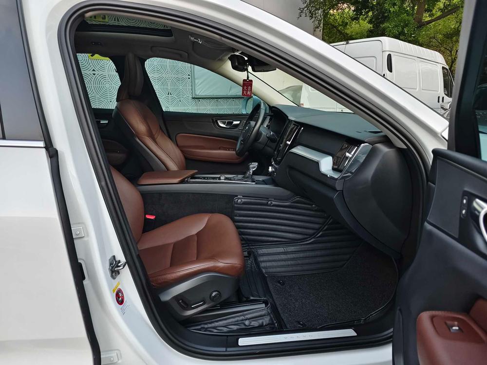 Volvo XC60 2020 T5 AWD Smart Luxury – фото 34