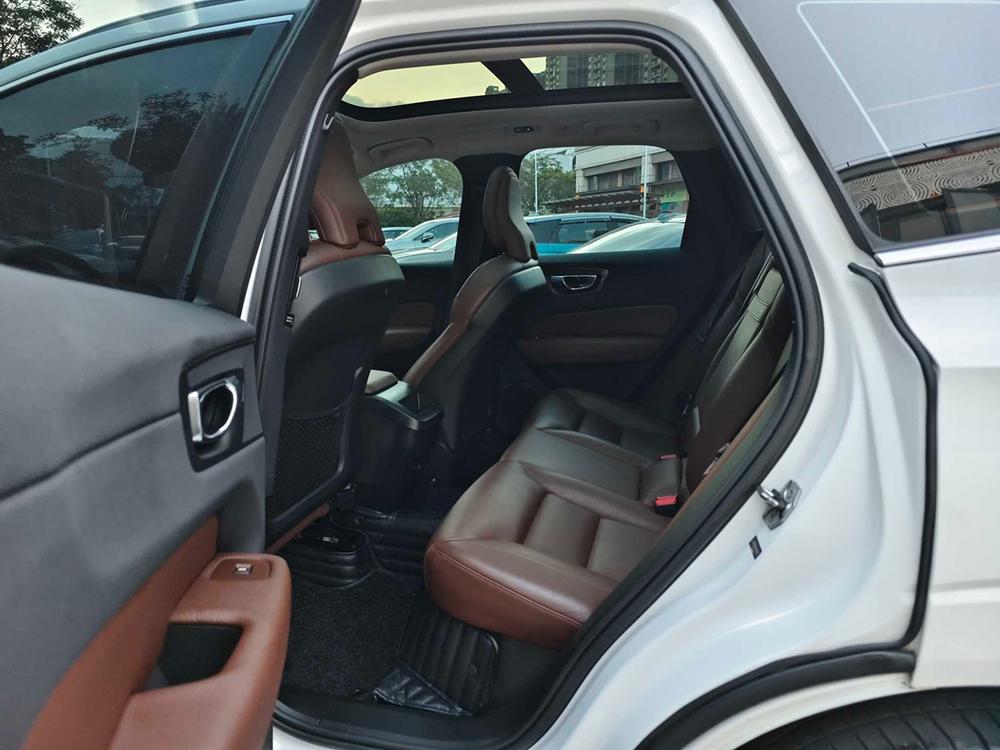 Volvo XC60 2020 T5 AWD Smart Luxury – фото 35