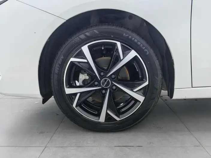 Roewe i5 2023 Model 1.5L CVT Zunrong Edition – фото 8