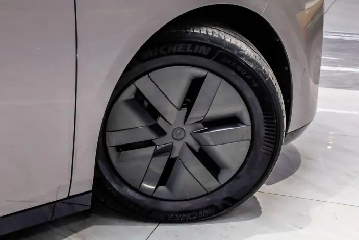 Li Auto MEGA 2024 Model Ultra Edition – фото 8