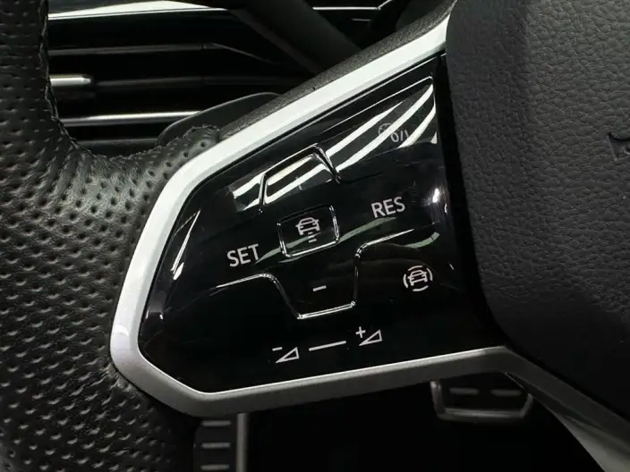 Volkswagen Golf 2021 Model 280TSI DSG R-Line – фото 8