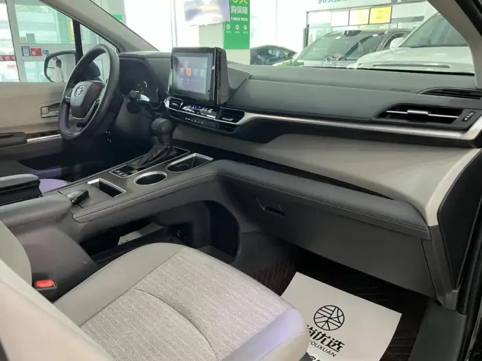 Toyota Sienna 2023 Model Hybrid 2.5L Comfort Edition – фото 9