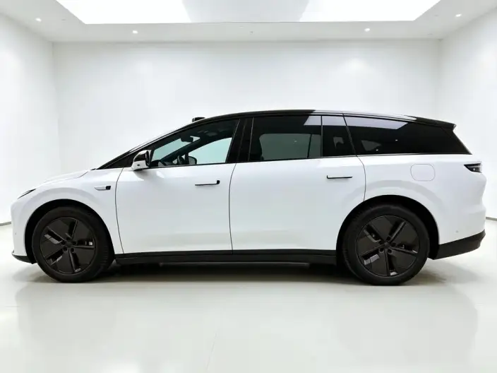 Li Auto i8 2025 Model Standard Edition – фото 4