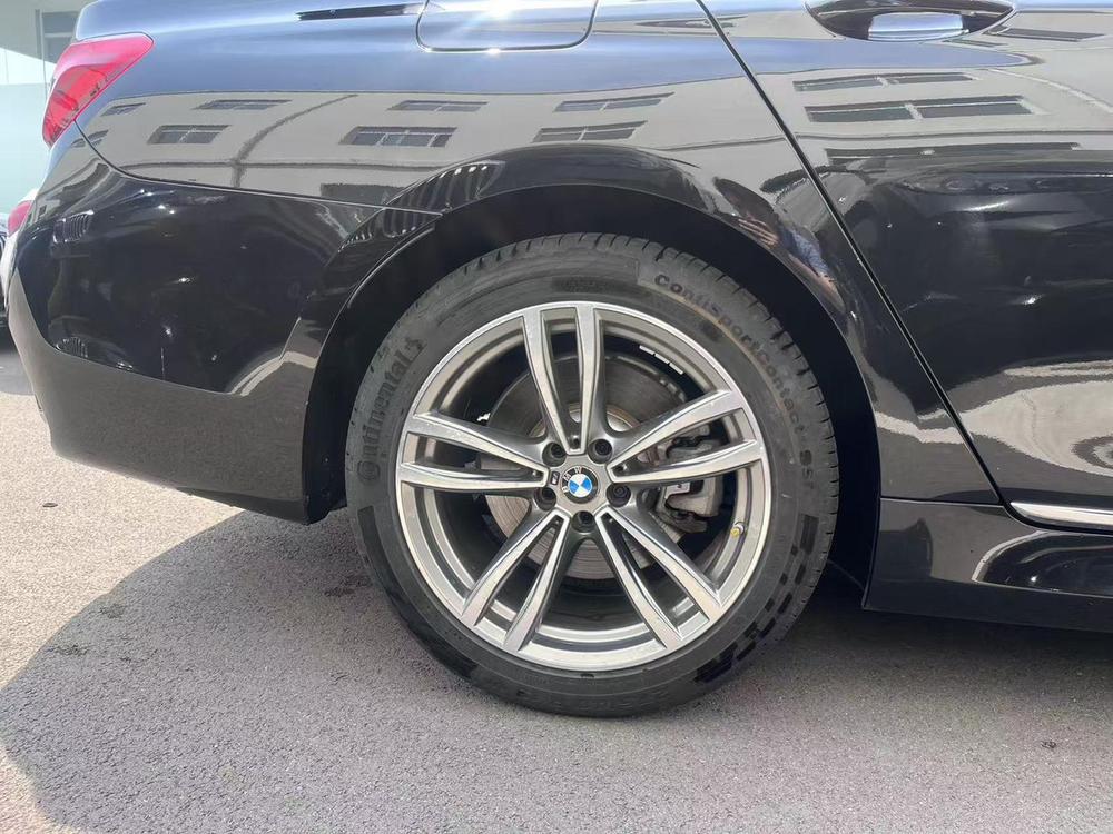 BMW 7 Series Модель 2018 года 730Li Leading M Sports Set – фото 4