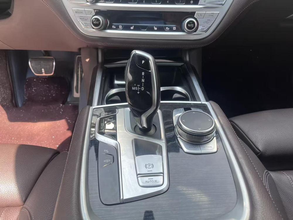 BMW 7 Series Модель 2018 года 730Li Leading M Sports Set – фото 8
