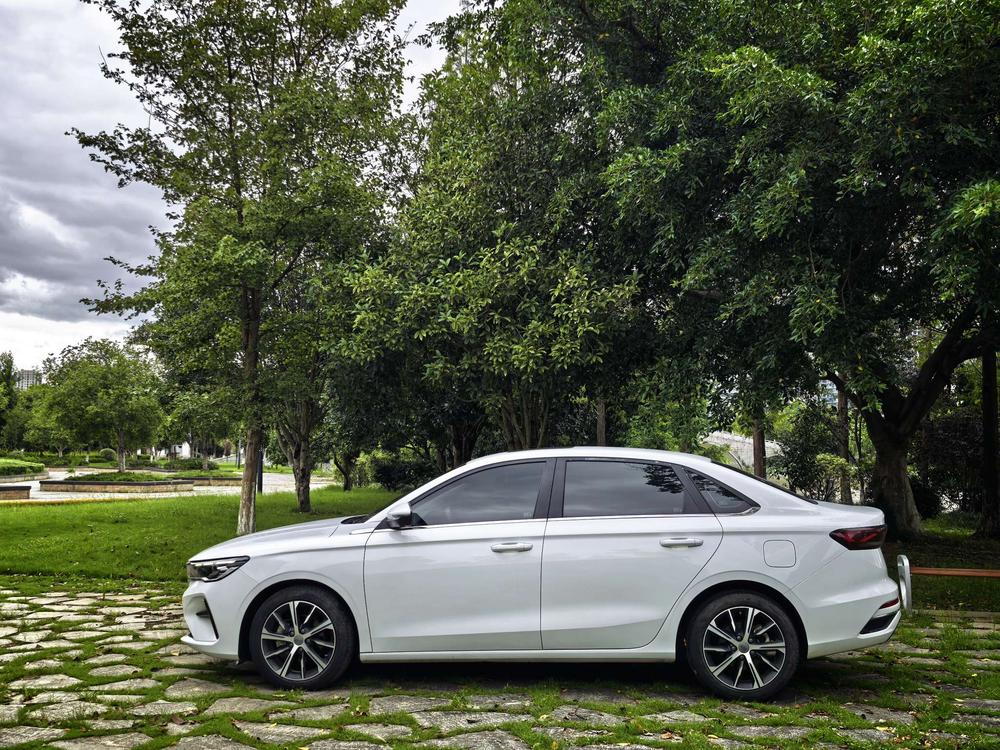Geely Emgrand 2022 4th Gen 1.5L CVT Flagship – фото 3