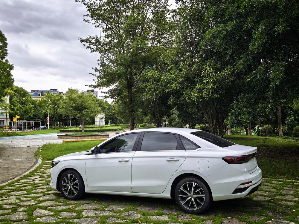 Geely Emgrand 2022 4th Gen 1.5L CVT Flagship – фото 4