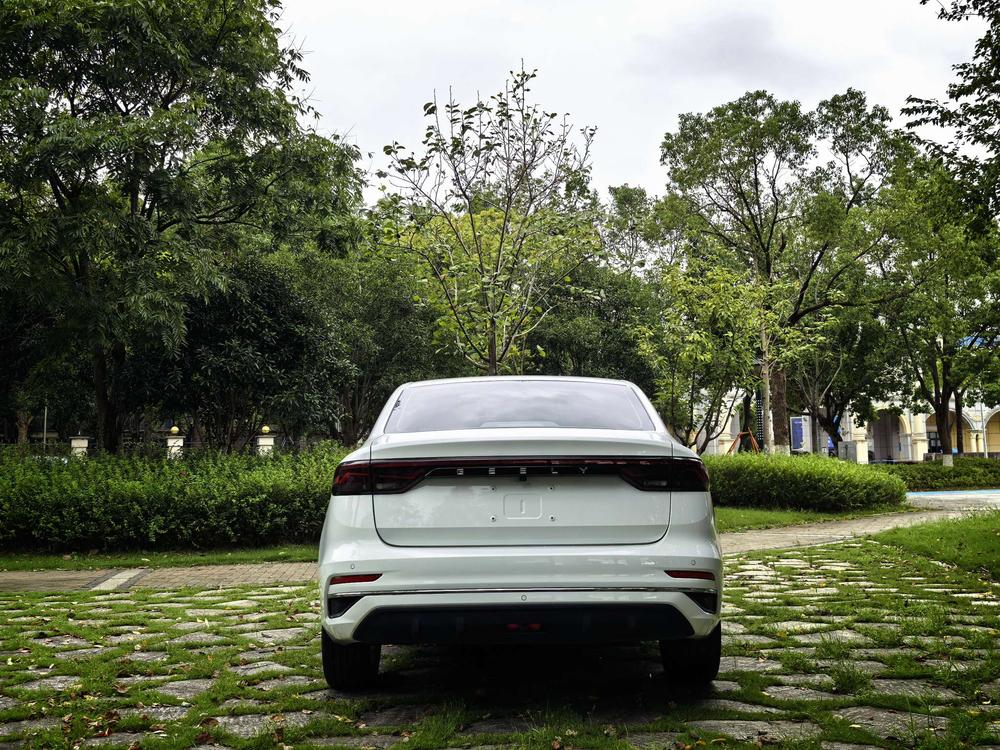 Geely Emgrand 2022 4th Gen 1.5L CVT Flagship – фото 5
