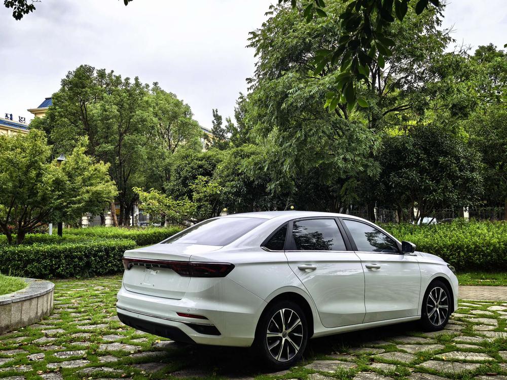 Geely Emgrand 2022 4th Gen 1.5L CVT Flagship – фото 6