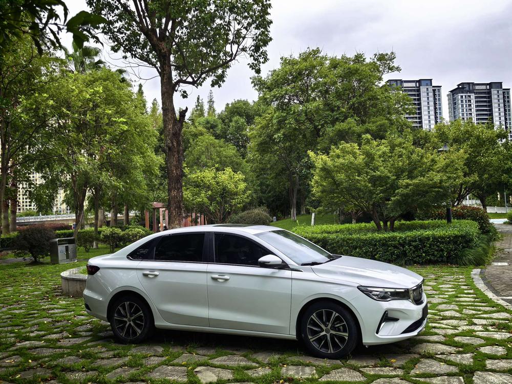 Geely Emgrand 2022 4th Gen 1.5L CVT Flagship – фото 7