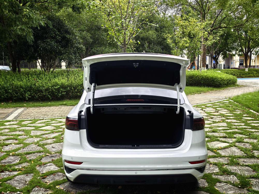 Geely Emgrand 2022 4th Gen 1.5L CVT Flagship – фото 8