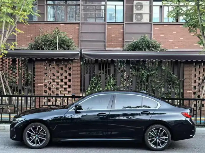 BMW 3 Series 2025 Model 325Li M Sports Set – фото 3