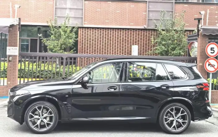 BMW X5 2025 Model xDrive30Li Exclusive Model M Sports Night Set – фото 4