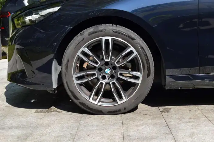 BMW 5 Series 2024 Model 525Li M Sports Set – фото 7