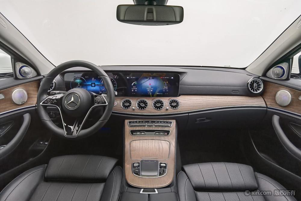 Mercedes-Benz E-Class PHEV Модель 2022 года комплектация E 350 e L sedan – фото 11