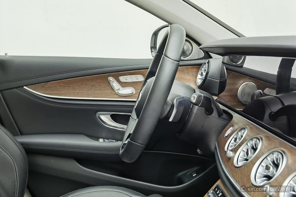 Mercedes-Benz E-Class PHEV Модель 2022 года комплектация E 350 e L sedan – фото 16