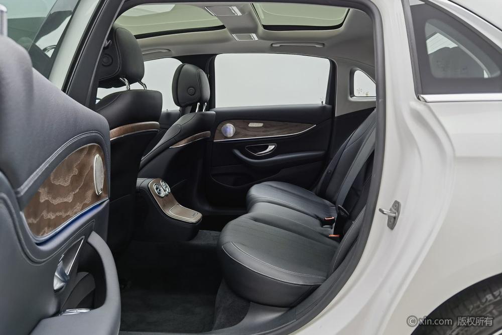 Mercedes-Benz E-Class PHEV Модель 2022 года комплектация E 350 e L sedan – фото 19