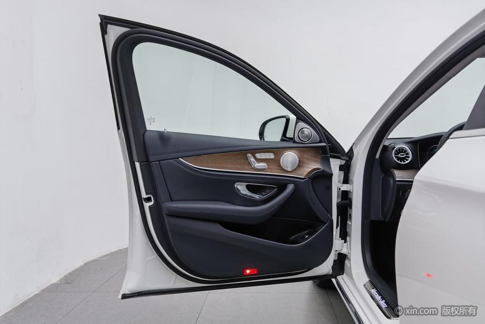 Mercedes-Benz E-Class PHEV Модель 2022 года комплектация E 350 e L sedan – фото 21
