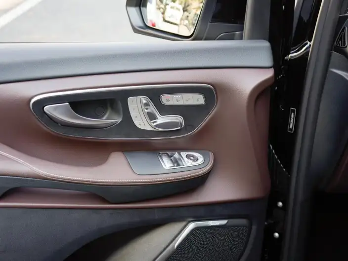 Mercedes-Benz V-Class 2024 Model V 300 Premium Edition – фото 6
