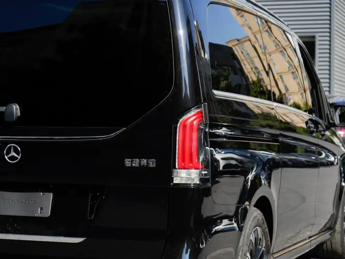 Mercedes-Benz V-Class 2024 Model V 300 Premium Edition – фото 9
