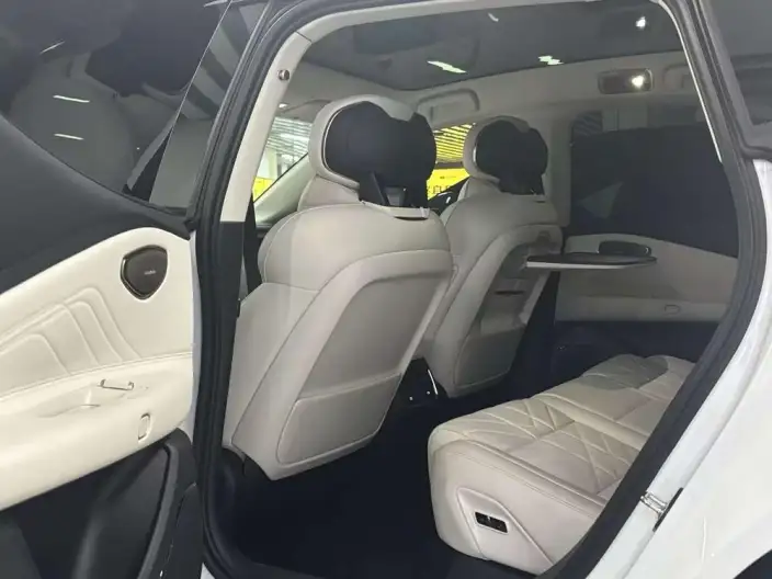 Lynk & Co 10 EM-P 2025 Model 120 4WD Ultra H5 – фото 10