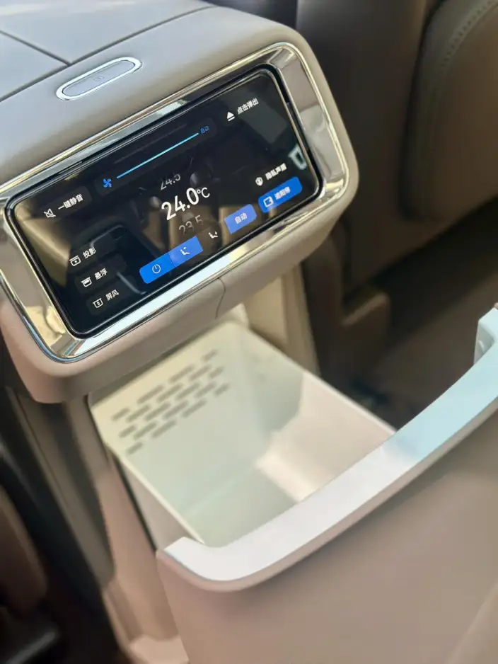 Aito M9 2026 Model Extended Range Ultra VI seat Edition – фото 10