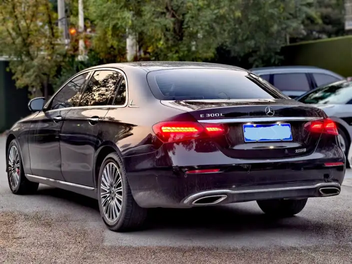 Mercedes-Benz E-Class 2023 Model E 300 L Fashion Model sedan – фото 3