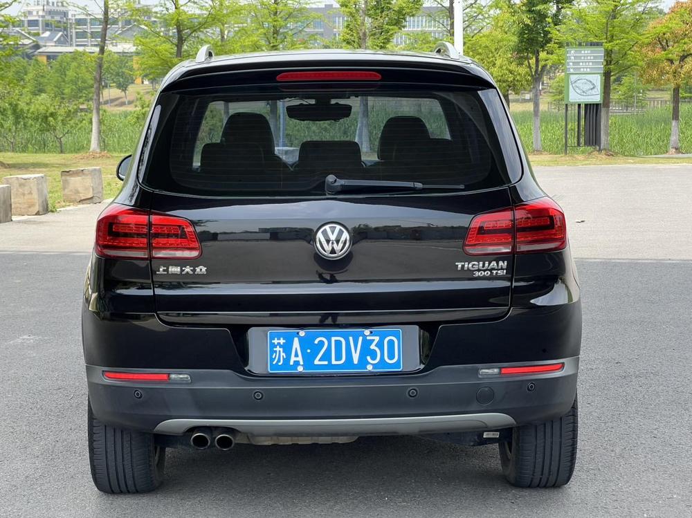 Volkswagen Tiguan 2015 1.8 TSI Automatic FWD Luxury – фото 5