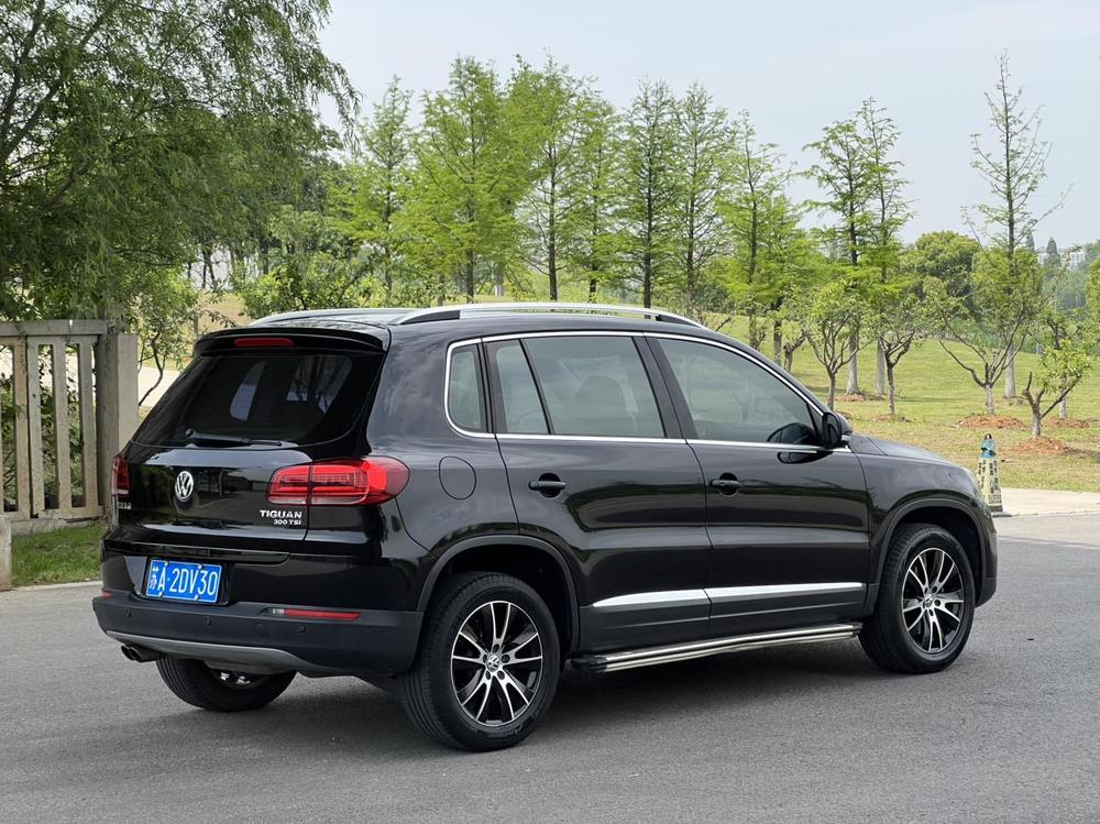 Volkswagen Tiguan 2015 1.8 TSI Automatic FWD Luxury – фото 6