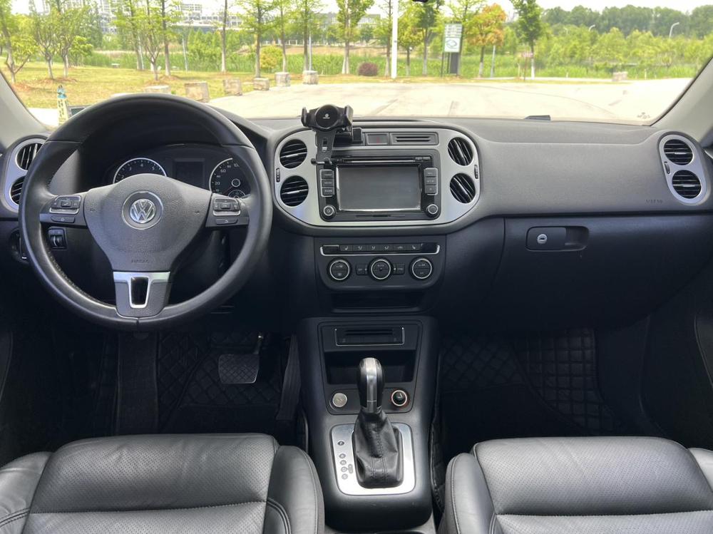 Volkswagen Tiguan 2015 1.8 TSI Automatic FWD Luxury – фото 9
