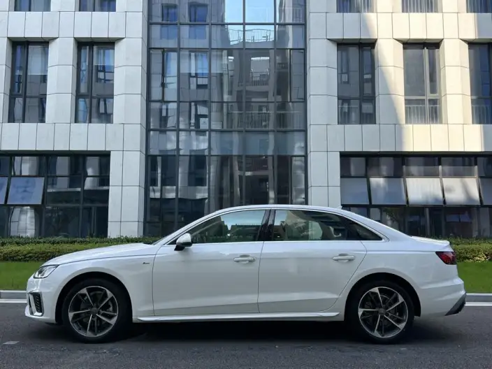 Audi A4 L 2022 Model 40 TFSI Fashion Dynamic Model – фото 4