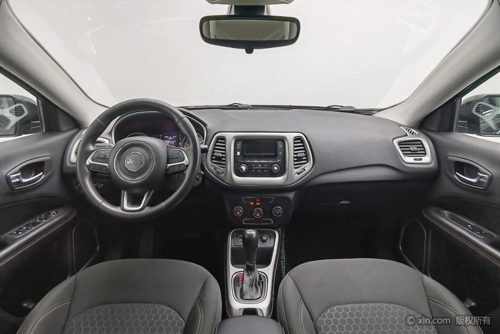 Jeep Compass 2017 200T Automatic Enjoy – фото 13