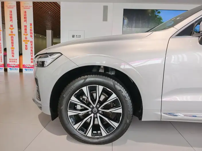 Volvo XC60 2025 Model B5 4WD Smart Range Deluxe Edition – фото 4