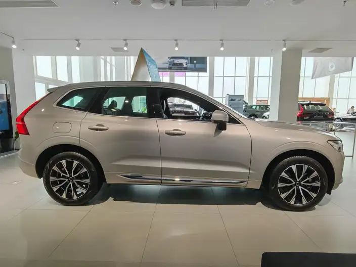 Volvo XC60 2025 Model B5 4WD Smart Range Deluxe Edition – фото 8
